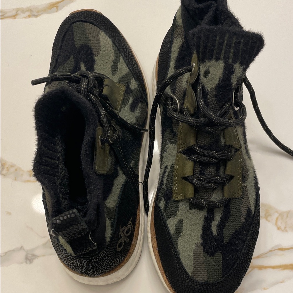 OTBT Women’s Camouflage High-Top Sneakers